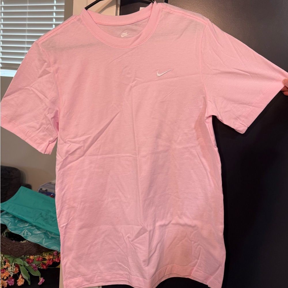 Nike Men’s Light Pink Short-Sleeve Tee with White Swoosh